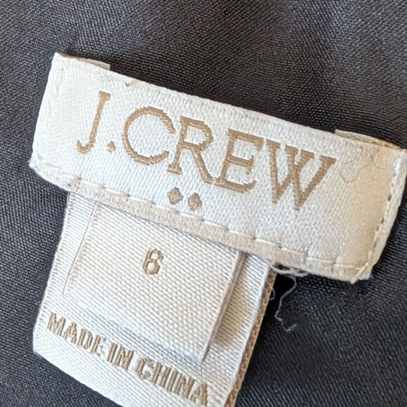 3/$30 Flowy lined tank with scalloped neck line - Picture 5 of 7